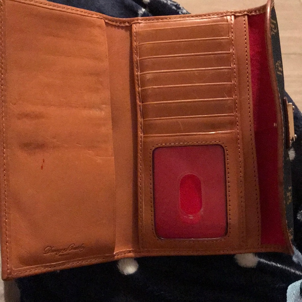 Dooney bourke wallet good condition